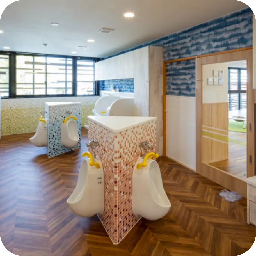カラフルで明るいトイレ